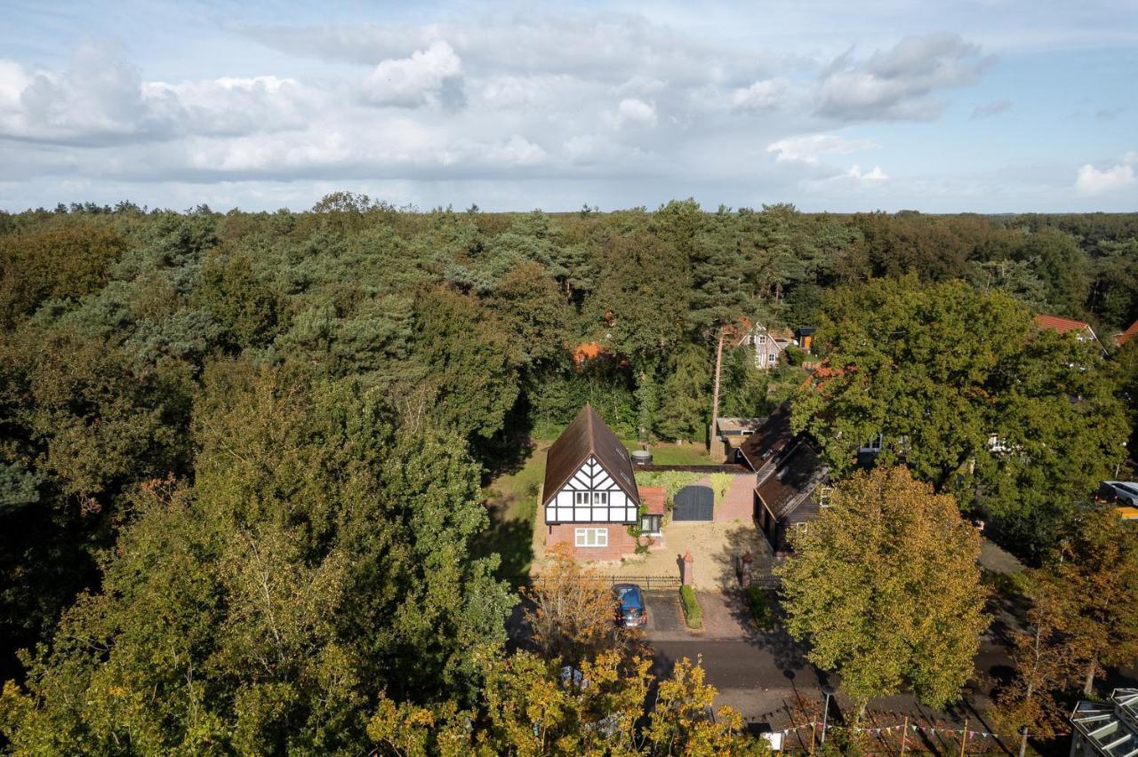 Beautiful English Villa With Hottub Zuidwolde  エクステリア 写真