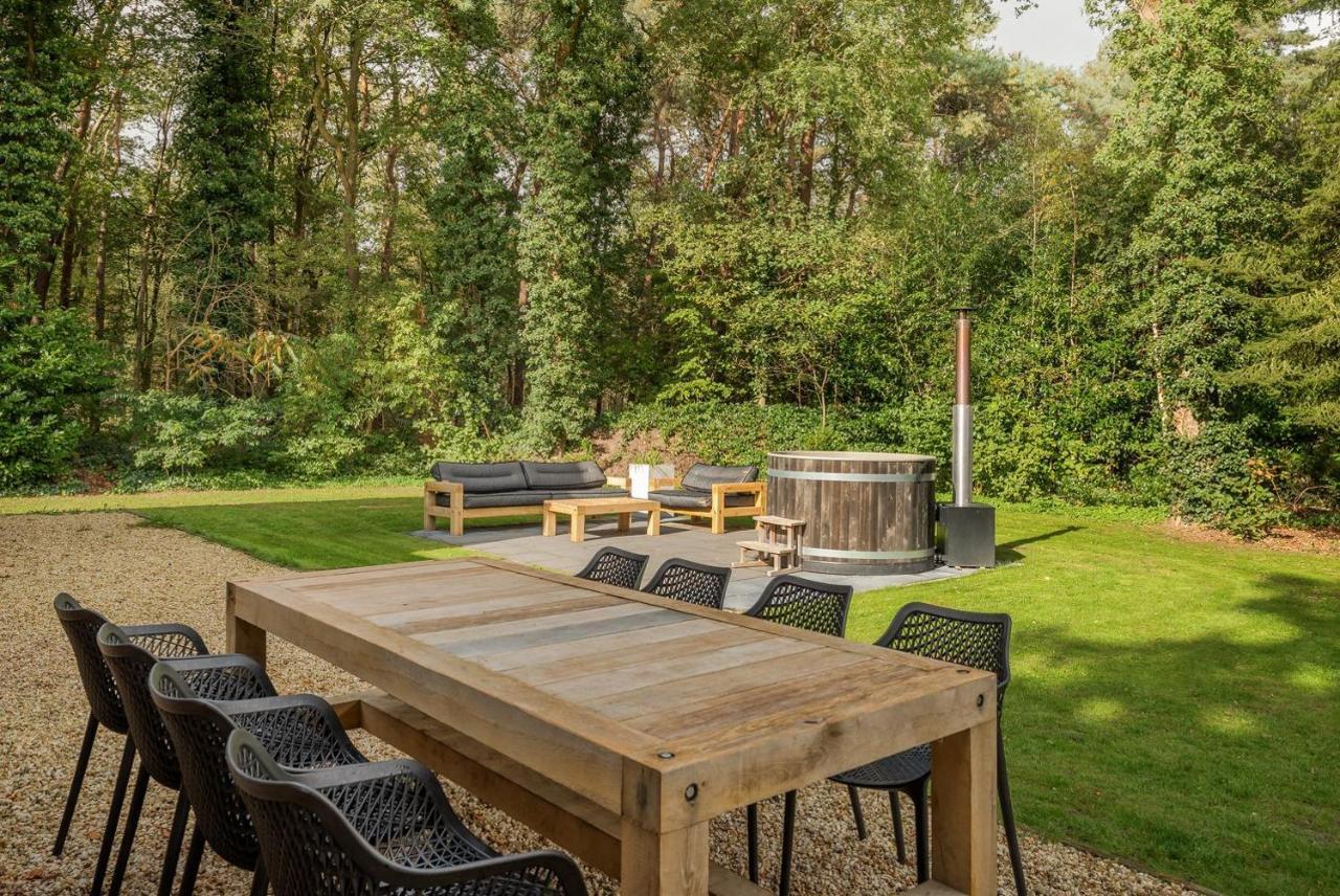 Beautiful English Villa With Hottub Zuidwolde  エクステリア 写真