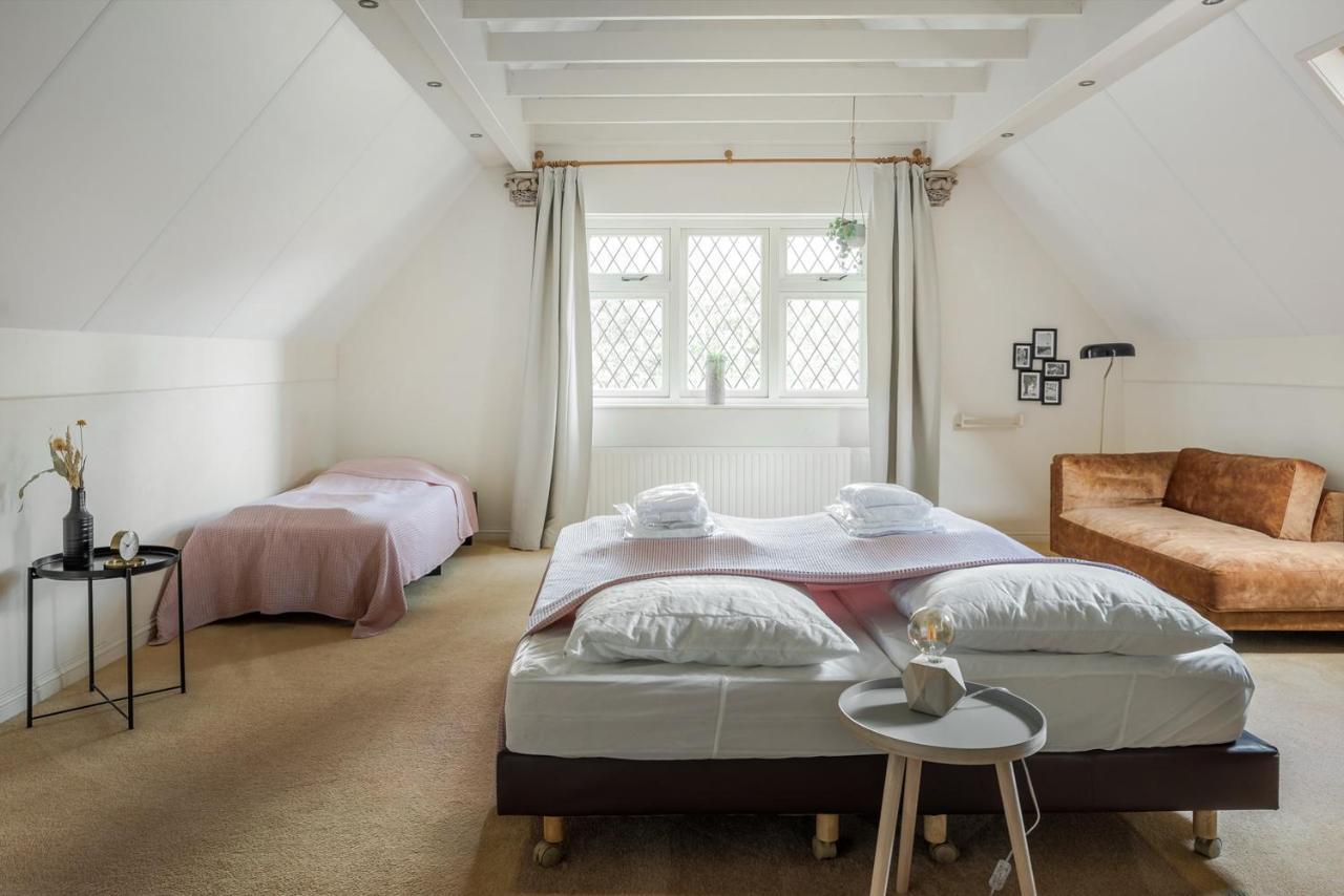 Beautiful English Villa With Hottub Zuidwolde  エクステリア 写真