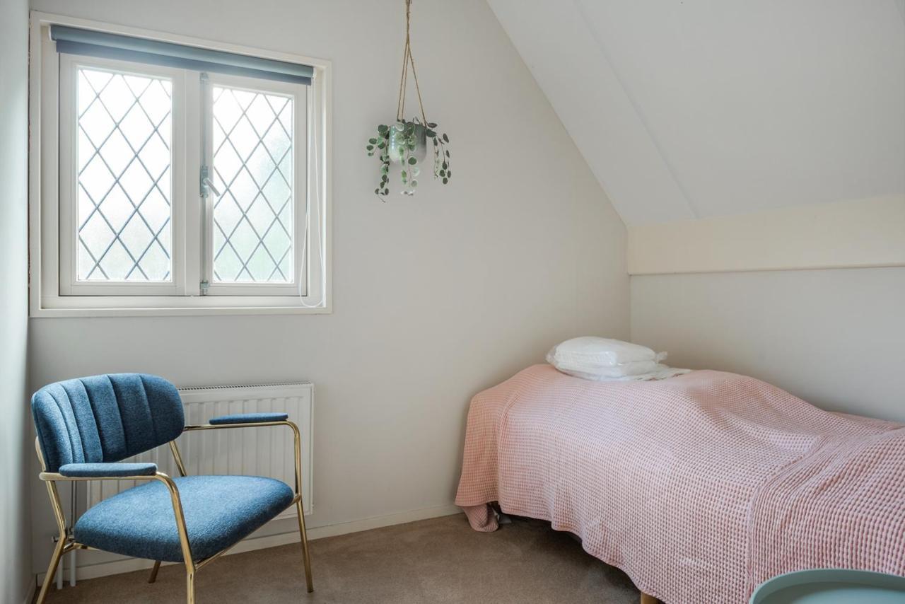 Beautiful English Villa With Hottub Zuidwolde  エクステリア 写真