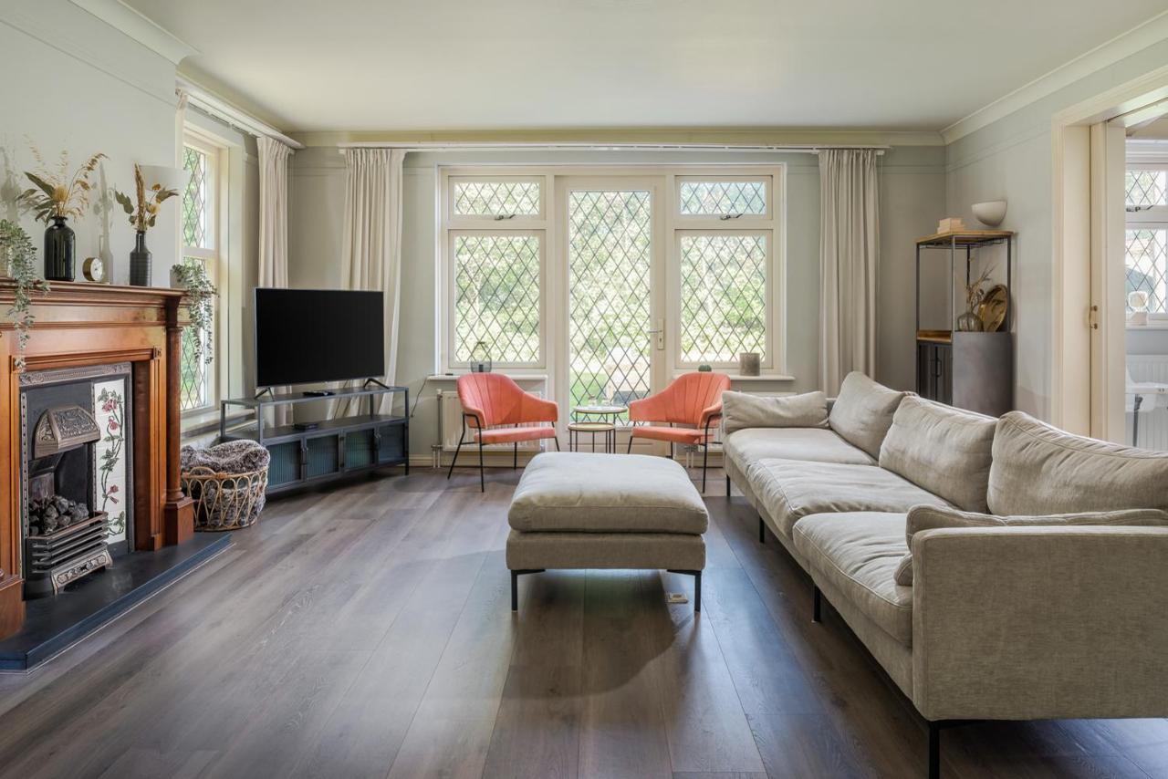 Beautiful English Villa With Hottub Zuidwolde  エクステリア 写真