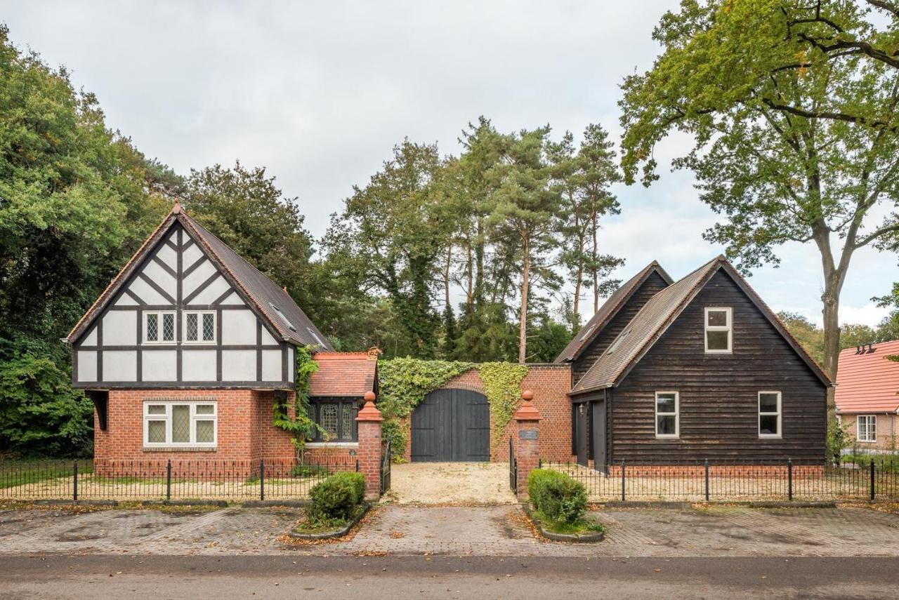 Beautiful English Villa With Hottub Zuidwolde  エクステリア 写真