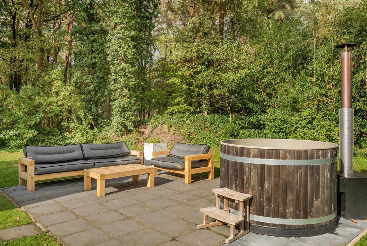 Beautiful English Villa With Hottub Zuidwolde  エクステリア 写真