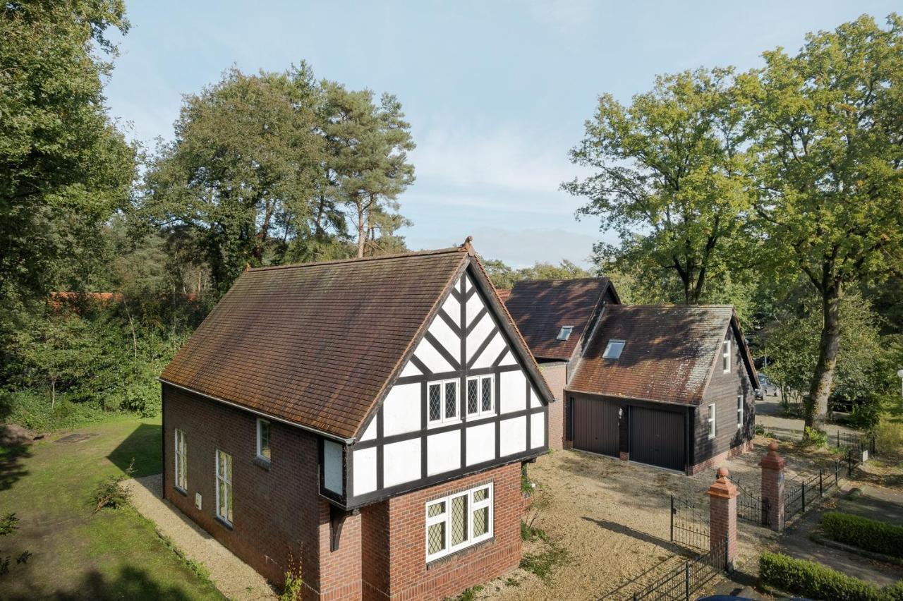 Beautiful English Villa With Hottub Zuidwolde  エクステリア 写真
