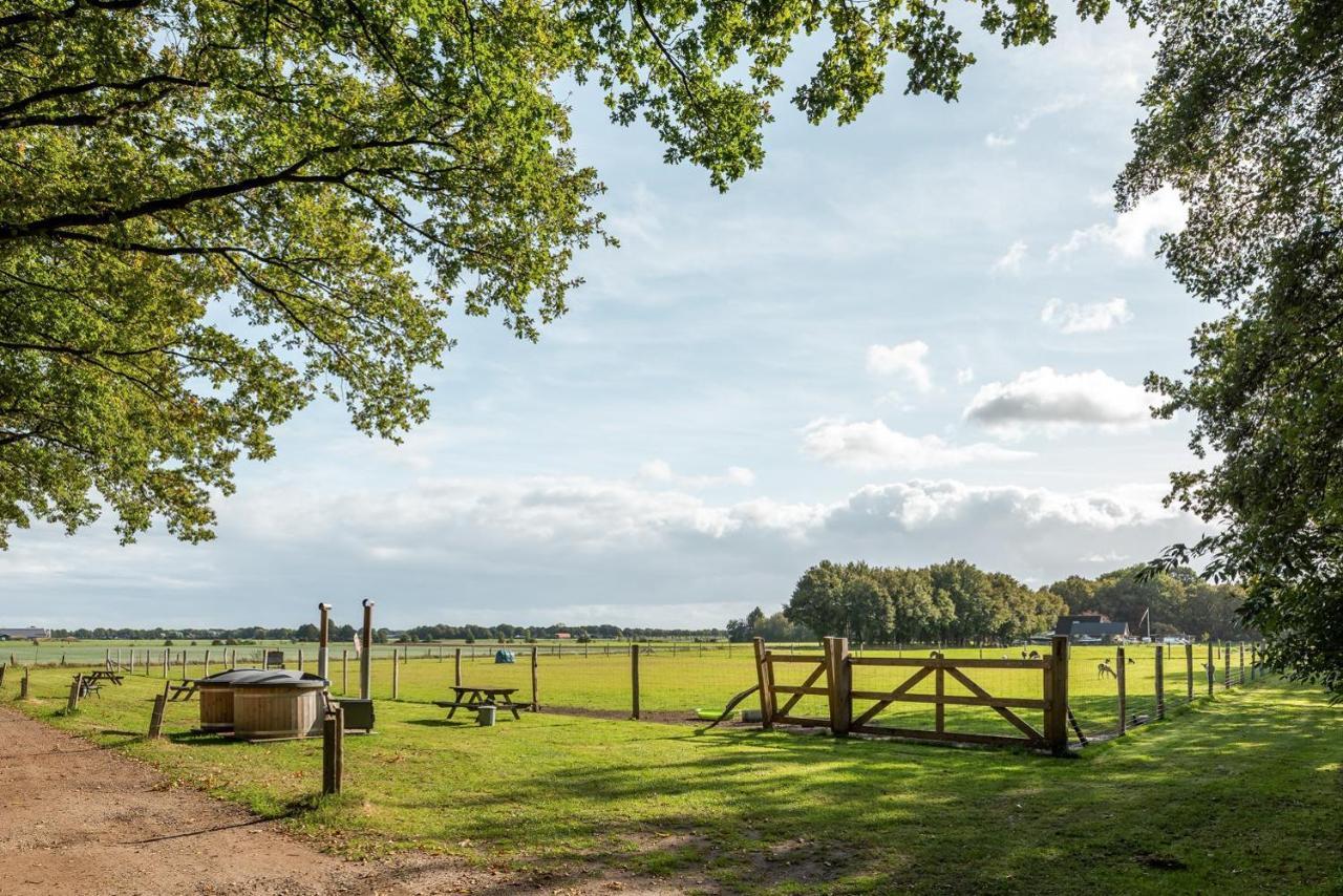Beautiful English Villa With Hottub Zuidwolde  エクステリア 写真