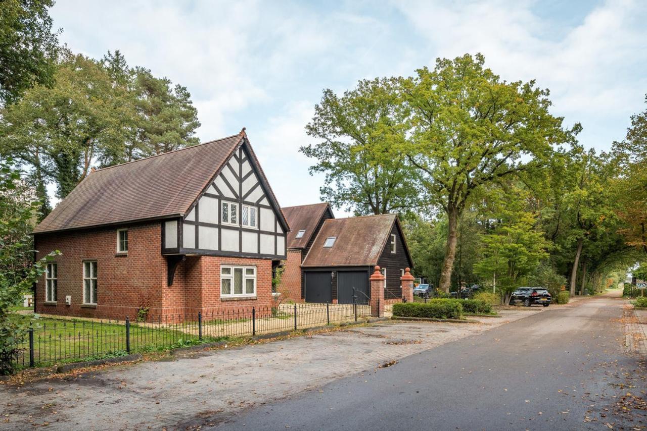 Beautiful English Villa With Hottub Zuidwolde  エクステリア 写真